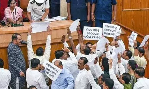 विपक्षी MLAs ने स्वास्थ्य मंत्री के इस्तीफ़े की मांग की,सदन सुबह 11:30 बजे तक के लिए स्थगित विपक्षी MLAs ने स्वास्थ्य मंत्री के इस्तीफ़े की मांग की,सदन सुबह 11:30 बजे तक के लिए स्थगित