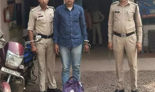 अवैध शराब परिवहन करते आरोपी रंगे हाथ गिरफ्तार अवैध शराब परिवहन करते आरोपी रंगे हाथ गिरफ्तार