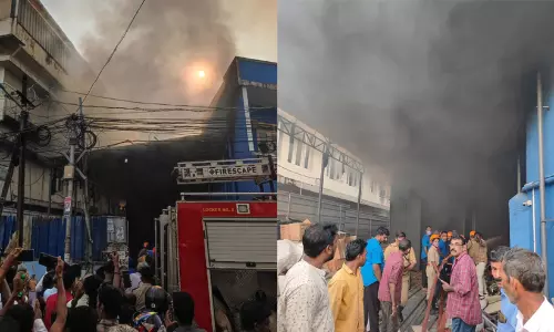 Kerala : कोच्चि में अकरी साधना गोदाम में आग लगी Kerala : कोच्चि में अकरी साधना गोदाम में आग लगी