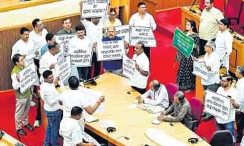 Bhubaneswar SCB की आग से घर झुलसा