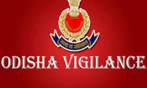 ओडिशा विजिलेंस ने 5 करोड़ रुपये की धोखाधड़ी में बैंक अधिकारी को गिरफ्तार ओडिशा विजिलेंस ने 5 करोड़ रुपये की धोखाधड़ी में बैंक अधिकारी को गिरफ्तार