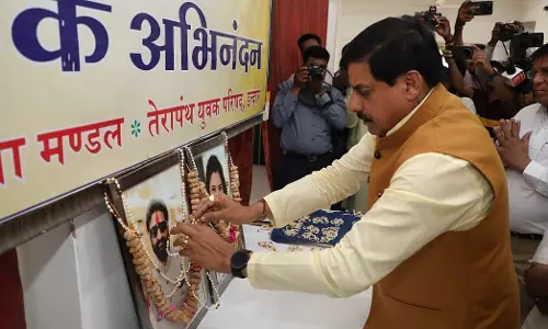 भीषण आग में 8 लोगों की मौत के बाद CM ने बृजेश्वरी कॉलोनी का दौरा किया भीषण आग में 8 लोगों की मौत के बाद CM ने बृजेश्वरी कॉलोनी का दौरा किया