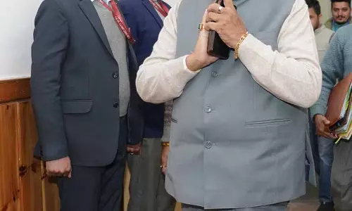 HRTC के रूट में कटौती पर सदन में हंगामा HRTC के रूट में कटौती पर सदन में हंगामा