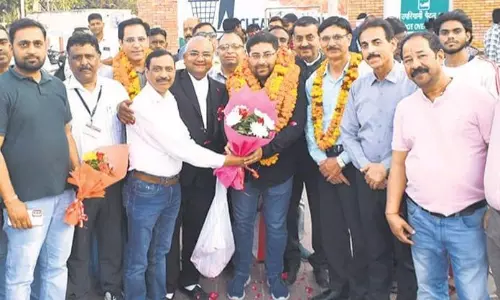 Bareilly: गुजराती सीखकर बने जज, हुआ स्वागत Bareilly: गुजराती सीखकर बने जज, हुआ स्वागत