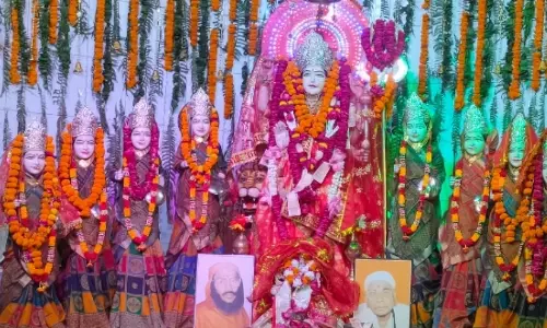Bareilly: माता रानी के मंदिरों में सजी सजावट, भक्तों में नवरात्र को लेकर उत्साह