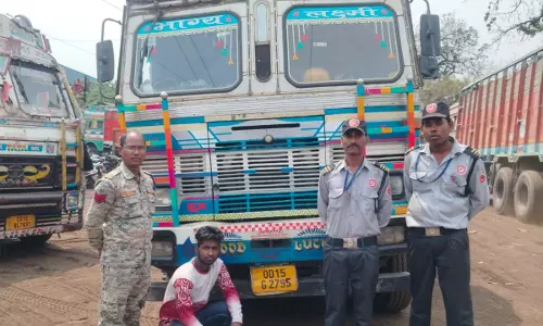 3 बड़ी कार्यवाही, दो ट्रकों से 48 टन से अधिक स्क्रैप जब्त 3 बड़ी कार्यवाही, दो ट्रकों से 48 टन से अधिक स्क्रैप जब्त
