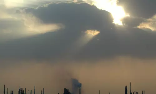 ईरान हमले में कतर के LNG प्लांट को भारी नुकसान ईरान हमले में कतर के LNG प्लांट को भारी नुकसान