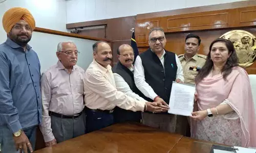 कांग्रेस ने Ludhiana में टूटी सड़कों और कूड़े की समस्या को उठाया कांग्रेस ने Ludhiana में टूटी सड़कों और कूड़े की समस्या को उठाया
