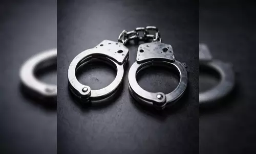 पुलिस ने लूट में फरार आरोपी को किया गिरफ्तार, पहले से चार केस दर्ज पुलिस ने लूट में फरार आरोपी को किया गिरफ्तार, पहले से चार केस दर्ज