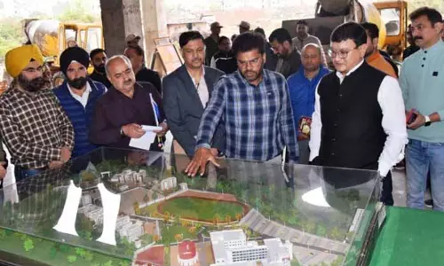 DC उधमपुर ने GMC बेली में चल रहे निर्माण कार्य की प्रगति का निरीक्षण किया