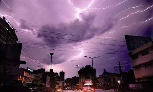 Narnaul: बिजली गिरने से हड़कंप, चरवाहा अस्पताल में भर्ती Narnaul: बिजली गिरने से हड़कंप, चरवाहा अस्पताल में भर्ती