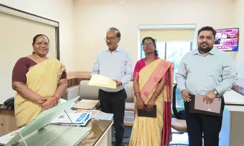 झारखंड के सूचना एवं जनसंपर्क विभाग की टीम ने छत्तीसगढ़ संवाद द्वारा प्रकाशित ‘रोजगार और नियोजन’ की ली जानकारी