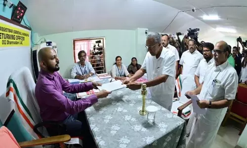 Kerala के मुख्यमंत्री पिनाराई विजयन ने धर्मदम सीट से नामांकन दाखिल किया