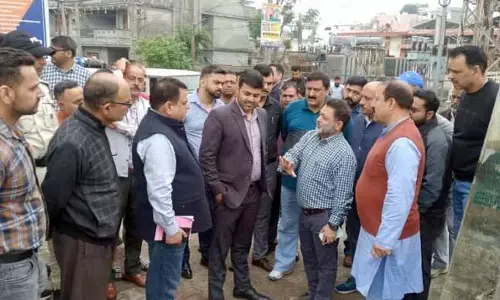 JMC कमिश्नर ने विभिन्न वार्डों का दौरा किया, जनता की समस्याओं को सुना JMC कमिश्नर ने विभिन्न वार्डों का दौरा किया, जनता की समस्याओं को सुना