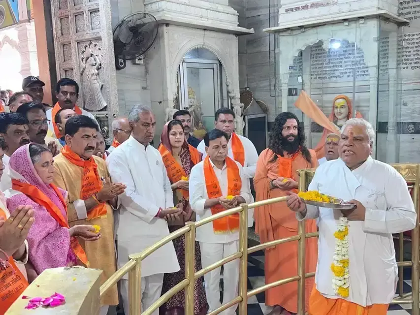 Bhopal: मंदसौर में धार्मिक आयोजन, देवड़ा ने स्थापित किया ध्वज Bhopal: मंदसौर में धार्मिक आयोजन, देवड़ा ने स्थापित किया ध्वज