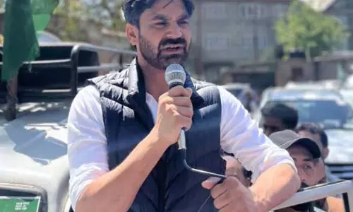 Srinagar: पारा ने भूमि अधिकार विधेयक पर सादिक की आलोचना की Srinagar: पारा ने भूमि अधिकार विधेयक पर सादिक की आलोचना की