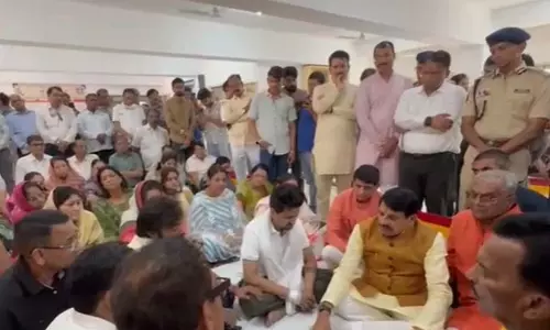 Indore: इंदौर अग्निकांड में सीएम का भावुक बयान, पीड़ितों को दिया भरोसा और समर्थन Indore: इंदौर अग्निकांड में सीएम का भावुक बयान, पीड़ितों को दिया भरोसा और समर्थन