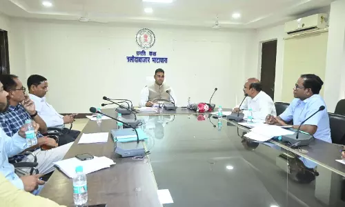 गर्मी में बिजली व्यवस्था दुरुस्त रखने कलेक्टर ने दिए सख्त निर्देश