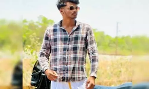 CG: प्रेम प्रसंग में तनाव, युवती के घर के बाहर जहर खाकर युवक की मौत CG: प्रेम प्रसंग में तनाव, युवती के घर के बाहर जहर खाकर युवक की मौत