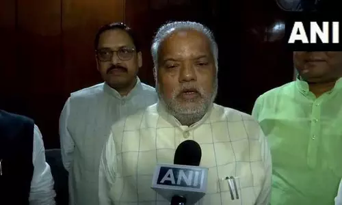 श्रवण कुमार का बड़ा बयान: नीतीश कुमार के नेतृत्व में ही आगे बढ़ेगी पार्टी श्रवण कुमार का बड़ा बयान: नीतीश कुमार के नेतृत्व में ही आगे बढ़ेगी पार्टी