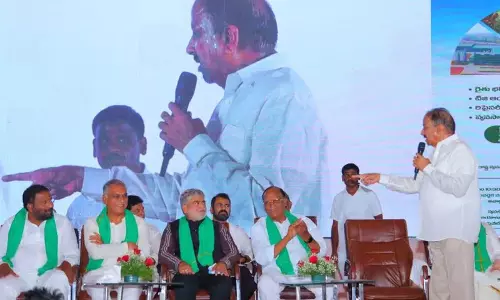 Thummala Nageswara Rao की किसानों से अपील: धान छोड़कर तेल पाम की खेती करें Thummala Nageswara Rao की किसानों से अपील: धान छोड़कर तेल पाम की खेती करें