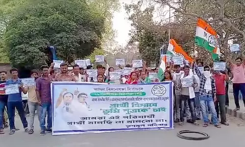 Trinamool कार्यकर्ताओं का विरोध प्रदर्शन, धरती के बेटे को उम्मीदवार बनाने की मांग