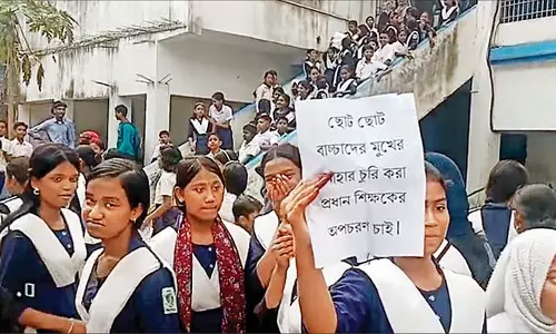 mid-day meal क्यों बंद है? सवाल पूछने पर पिटाई के आरोप mid-day meal क्यों बंद है? सवाल पूछने पर पिटाई के आरोप