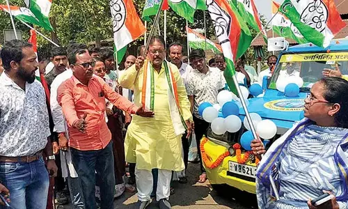 Nirmal Majeer ने काऊ घाट पर नारियल फोड़कर अपने चुनाव प्रचार की शुरुआत की Nirmal Majeer ने काऊ घाट पर नारियल फोड़कर अपने चुनाव प्रचार की शुरुआत की