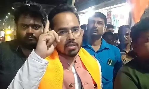 Tarakeswar में तनाव: संतू पान की बैठक के दौरान BJP के वाहनों में तोड़फोड़