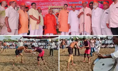 Ugadi कुश्ती में लड़कियों का कमाल, 3 पहलवानों ने पुरुष प्रतिद्वंद्वियों को हराया Ugadi कुश्ती में लड़कियों का कमाल, 3 पहलवानों ने पुरुष प्रतिद्वंद्वियों को हराया