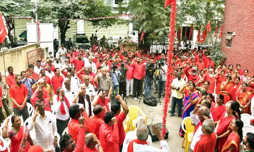 पश्चिम बंगाल विधानसभा चुनाव: लेफ्ट फ्रंट ने 32 उम्मीदवारों की दूसरी सूची जारी की पश्चिम बंगाल विधानसभा चुनाव: लेफ्ट फ्रंट ने 32 उम्मीदवारों की दूसरी सूची जारी की