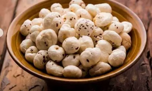 नवरात्रि व्रत में मखाना : हल्का, पौष्टिक और एनर्जी से भरपूर, व्रत के लिए सर्वोत्तम आहार नवरात्रि व्रत में मखाना : हल्का, पौष्टिक और एनर्जी से भरपूर, व्रत के लिए सर्वोत्तम आहार