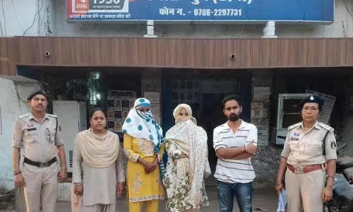 CG NEWS: कर्ज के नाम पर धमकी व जबरन वसूली करने वाले 3 आरोपी गिरफ्तार CG NEWS: कर्ज के नाम पर धमकी व जबरन वसूली करने वाले 3 आरोपी गिरफ्तार