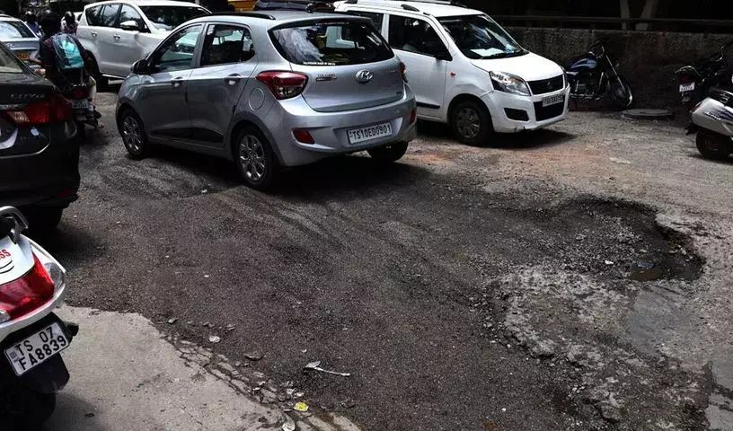 विधायकों ने दलीय सीमाओं से ऊपर उठकर विधानसभा में सड़कों की खराब हालत का मुद्दा उठाया, तत्काल मरम्मत की मांग विधायकों ने दलीय सीमाओं से ऊपर उठकर विधानसभा में सड़कों की खराब हालत का मुद्दा उठाया, तत्काल मरम्मत की मांग