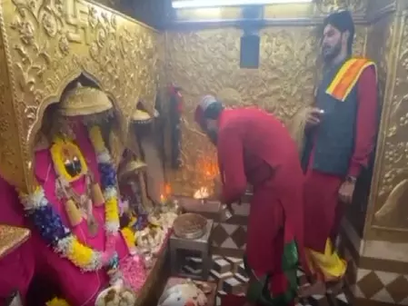 मां बगलामुखी और नैना देवी मंदिर में भक्तों की भारी भीड़, जय माता दी के जयकारों से गूंजे भवन मां बगलामुखी और नैना देवी मंदिर में भक्तों की भारी भीड़, जय माता दी के जयकारों से गूंजे भवन