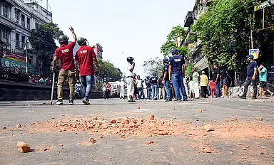 West Bengal: मंत्री के घर पर हमला, चुनाव आयोग ने विस्तृत रिपोर्ट मांगी West Bengal: मंत्री के घर पर हमला, चुनाव आयोग ने विस्तृत रिपोर्ट मांगी