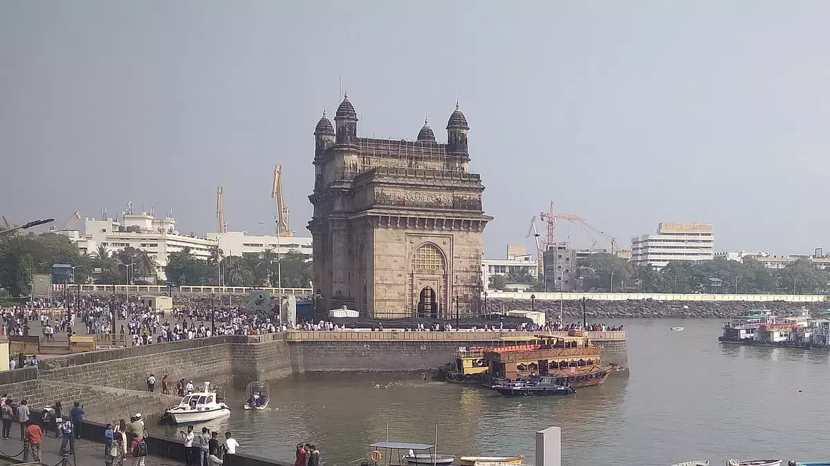 सरकार ने पर्यटकों की भीड़ कम करने के लिए Gateway ऑफ़ इंडिया पर आधुनिक जेटी बनाने की योजना बनाई सरकार ने पर्यटकों की भीड़ कम करने के लिए Gateway ऑफ़ इंडिया पर आधुनिक जेटी बनाने की योजना बनाई