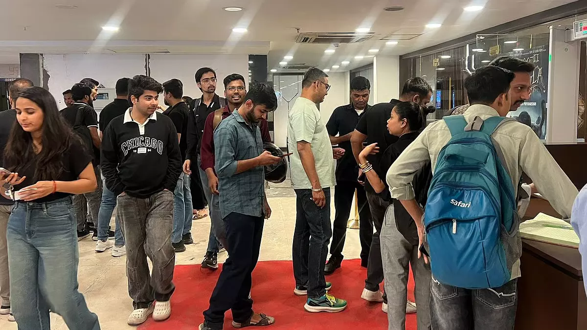 Indore : शहर ने एक ही दिन में धुरंधर 2 के 249 शो के साथ रिकॉर्ड बनाया Indore : शहर ने एक ही दिन में धुरंधर 2 के 249 शो के साथ रिकॉर्ड बनाया