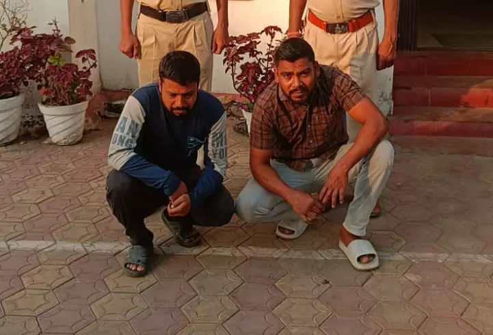 बोतल से हमला कर बदमाशों ने छीनी थी नकदी, कुछ ही घंटों में कोतवाली पुलिस ने सुलझाया लूट का मामला बोतल से हमला कर बदमाशों ने छीनी थी नकदी, कुछ ही घंटों में कोतवाली पुलिस ने सुलझाया लूट का मामला