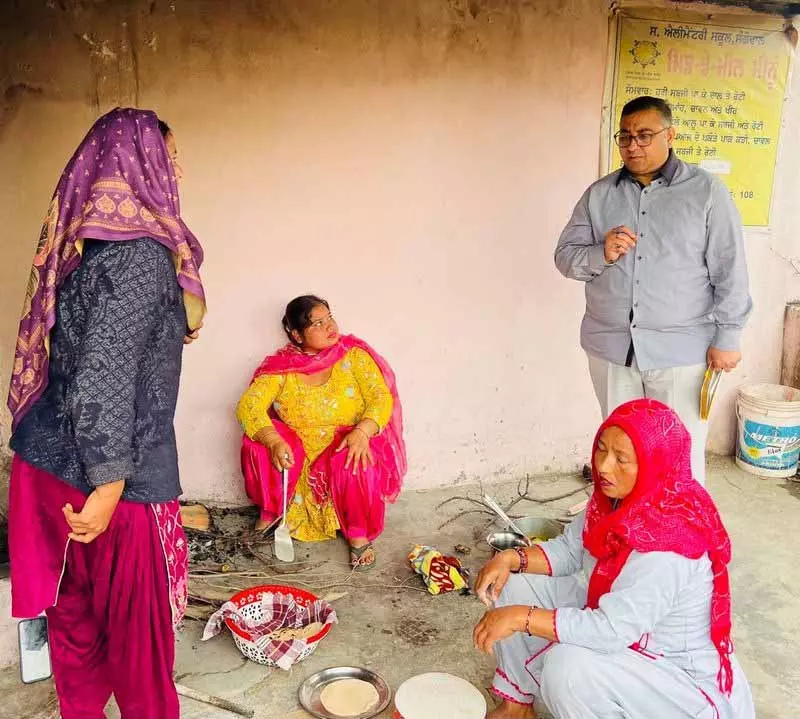 राज्य खाद्य आयोग के सदस्य ने Kapurthala में स्कूलों और आंगनवाड़ी केंद्रों का निरीक्षण किया राज्य खाद्य आयोग के सदस्य ने Kapurthala में स्कूलों और आंगनवाड़ी केंद्रों का निरीक्षण किया