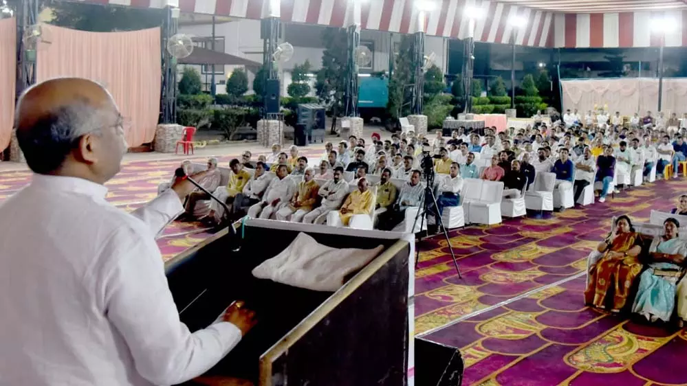 Barwani: प्रवीण गुप्त ने स्वबोध पर डाला प्रकाश Barwani: प्रवीण गुप्त ने स्वबोध पर डाला प्रकाश