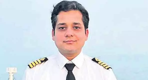Bolangir ओड़िया कैप्टन ने ‘नंदादेवी’ की सुरक्षित वापसी के लिए वाहवाही बटोरी Bolangir ओड़िया कैप्टन ने ‘नंदादेवी’ की सुरक्षित वापसी के लिए वाहवाही बटोरी