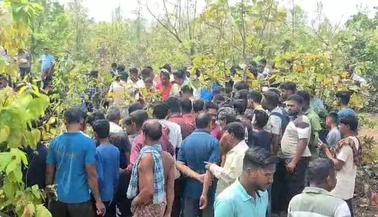Dhenkanal College की छात्रा का शव जंगल में मिला, किसी साज़िश का शक Dhenkanal College की छात्रा का शव जंगल में मिला, किसी साज़िश का शक