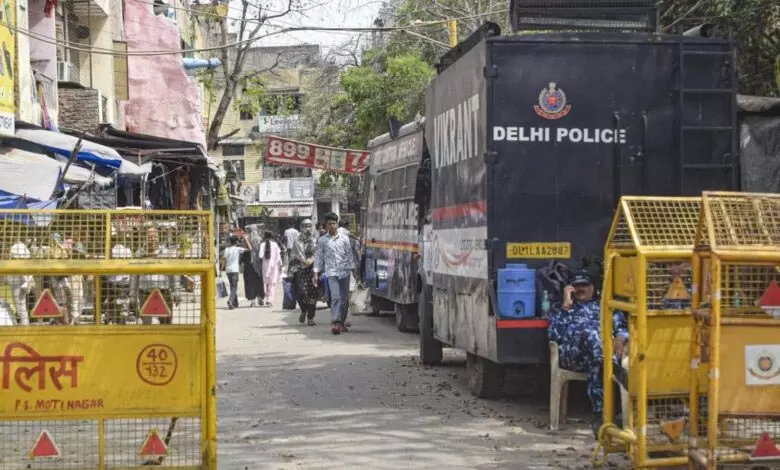 Delhi HC ने पुलिस को उत्तम नगर में शांतिपूर्ण और गरिमामय ईद सुनिश्चित करने का निर्देश दिया Delhi HC ने पुलिस को उत्तम नगर में शांतिपूर्ण और गरिमामय ईद सुनिश्चित करने का निर्देश दिया