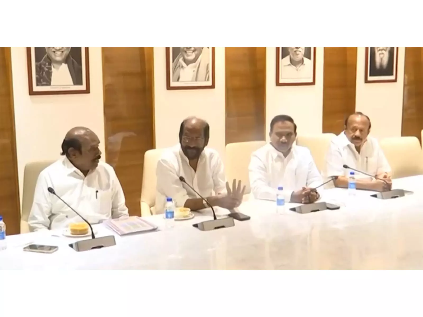 TN चुनाव 2026: DMK ने कमल हासन की MNM के साथ सीट-बंटवारे पर बातचीत का दूसरा दौर किया। TN चुनाव 2026: DMK ने कमल हासन की MNM के साथ सीट-बंटवारे पर बातचीत का दूसरा दौर किया।