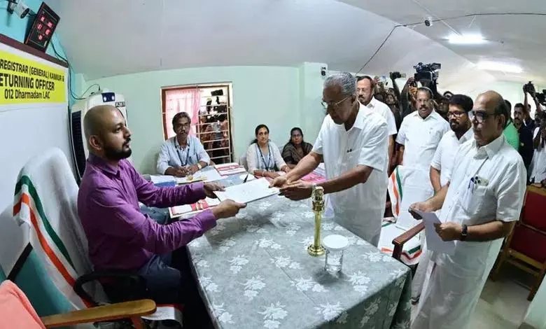 Kerala के मुख्यमंत्री पिनाराई विजयन ने धर्मदम सीट से नामांकन दाखिल किया Kerala के मुख्यमंत्री पिनाराई विजयन ने धर्मदम सीट से नामांकन दाखिल किया