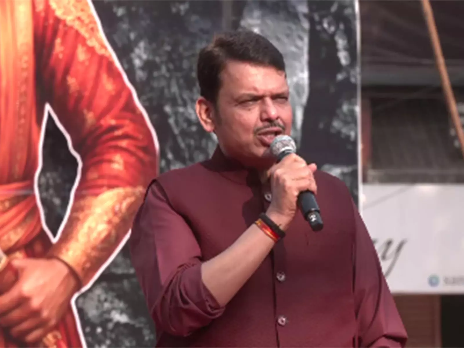 महाराष्ट्र के मुख्यमंत्री फड़नवीस नागपुर में गुड़ी पड़वा पर आयोजित शोभा यात्रा में शामिल हुए महाराष्ट्र के मुख्यमंत्री फड़नवीस नागपुर में गुड़ी पड़वा पर आयोजित शोभा यात्रा में शामिल हुए