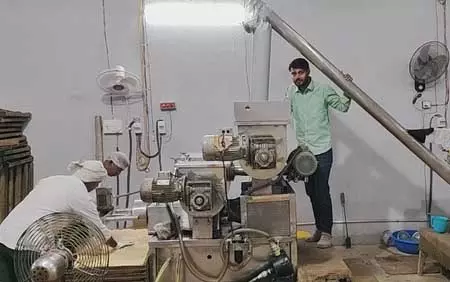 पीएमईजीपी से युवा ने खोली पास्ता की फैक्ट्री, दूसरों को भी दे रहे रोजगार पीएमईजीपी से युवा ने खोली पास्ता की फैक्ट्री, दूसरों को भी दे रहे रोजगार