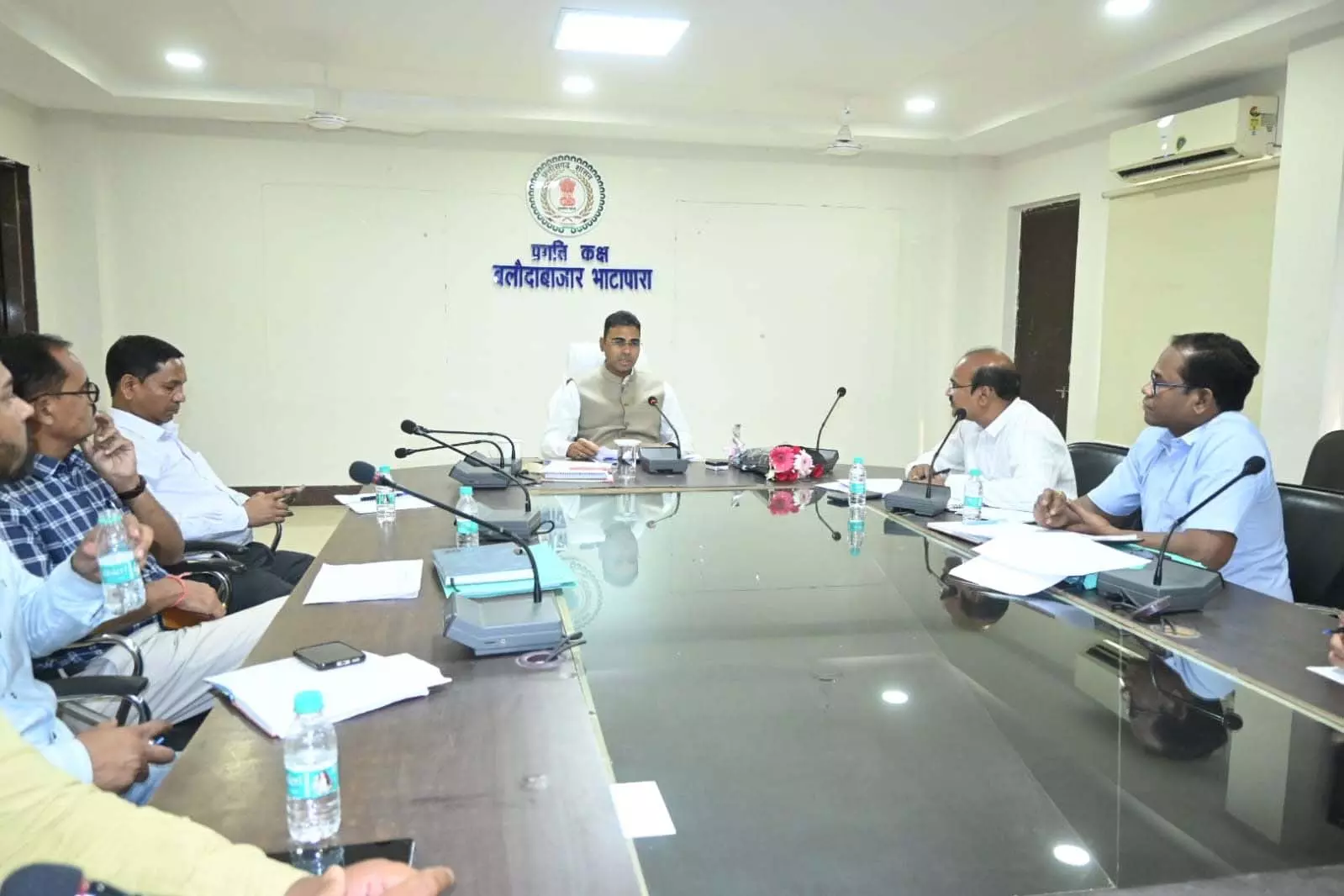 गर्मी में बिजली व्यवस्था दुरुस्त रखने कलेक्टर ने दिए सख्त निर्देश गर्मी में बिजली व्यवस्था दुरुस्त रखने कलेक्टर ने दिए सख्त निर्देश