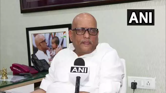 कंगना रनौत के ‘टपोरी’ बयान पर गरमाई राजनीति कंगना रनौत के ‘टपोरी’ बयान पर गरमाई राजनीति